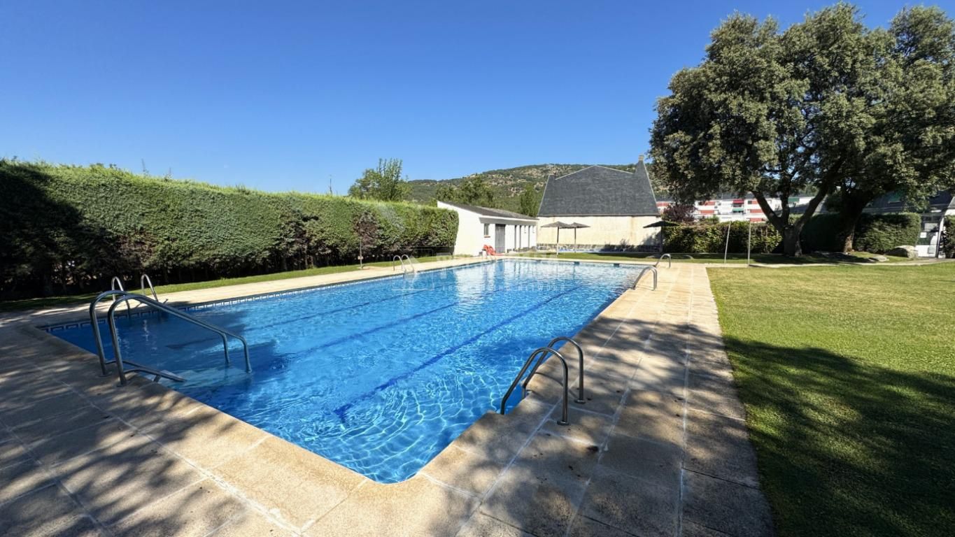 Swimming pool of Single-family semi-detached for sale in Moralzarzal  with Heating, Terrace and Community pool