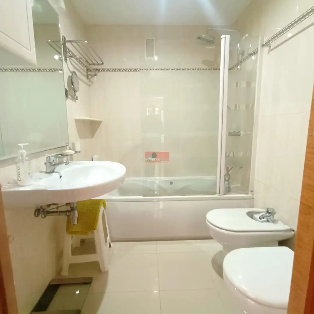 Bathroom of Apartments for rent in Lugo  with Storage room and Furnished