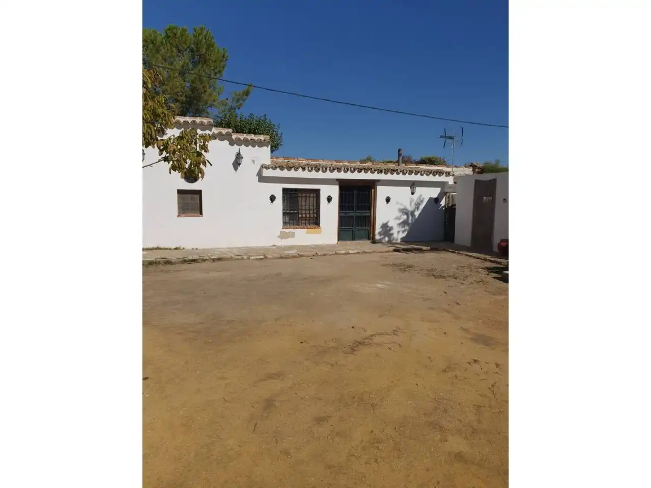 Vista exterior de Casa o xalet en venda en Úbeda amb Aire condicionat, Calefacció i Jardí privat