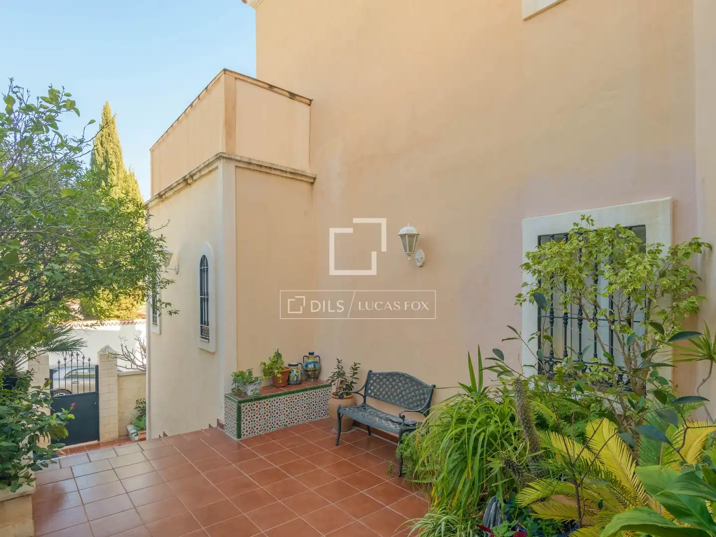 Vista exterior de Casa o xalet en venda en Rincón de la Victoria amb Aire condicionat, Jardí privat i Terrassa