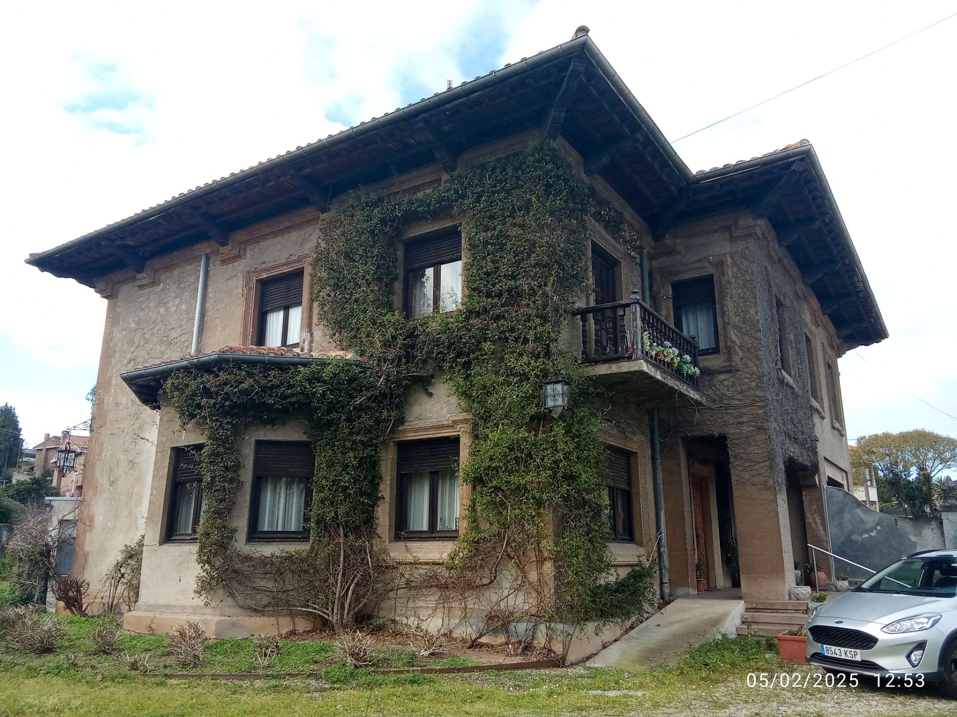 Vista exterior de Casa adosada en venda en Torrelavega  amb Calefacció, Jardí privat i Parquet