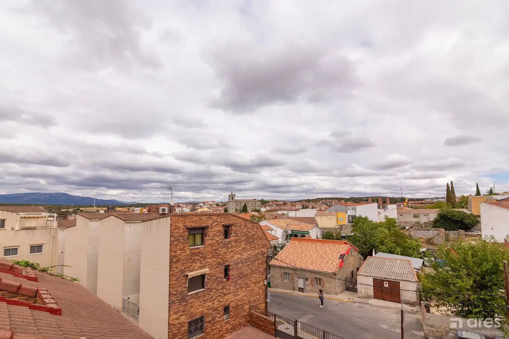 Vista exterior de Àtic en venda en Valdemorillo amb Aire condicionat i Terrassa