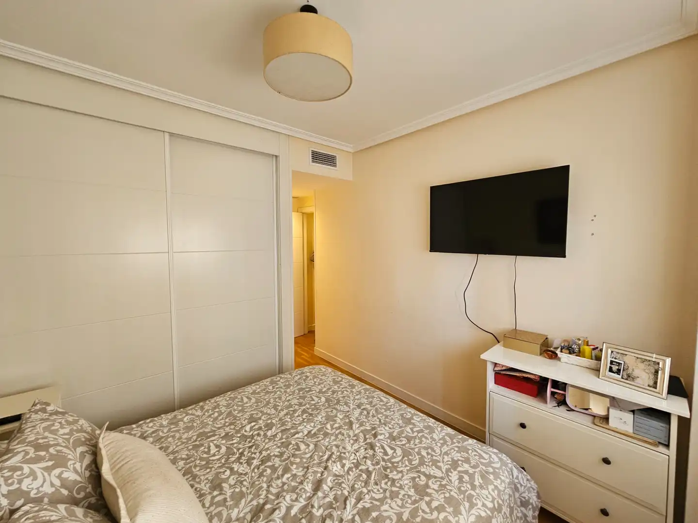 Bedroom of Flat for sale in Madrid  with Air Conditioner, Heating and Storage room