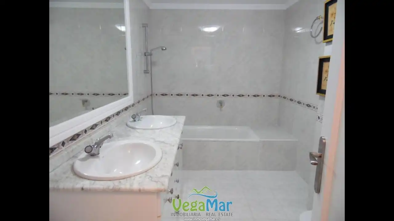 Bathroom of Flat for sale in Almuñécar  with Terrace