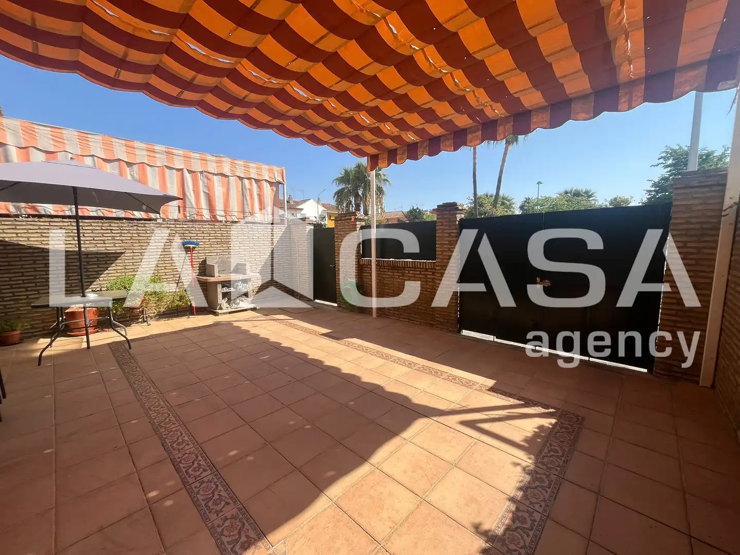 Terraza de Casa adosada en venta en Dos Hermanas con Aire acondicionado, Calefacción y Terraza