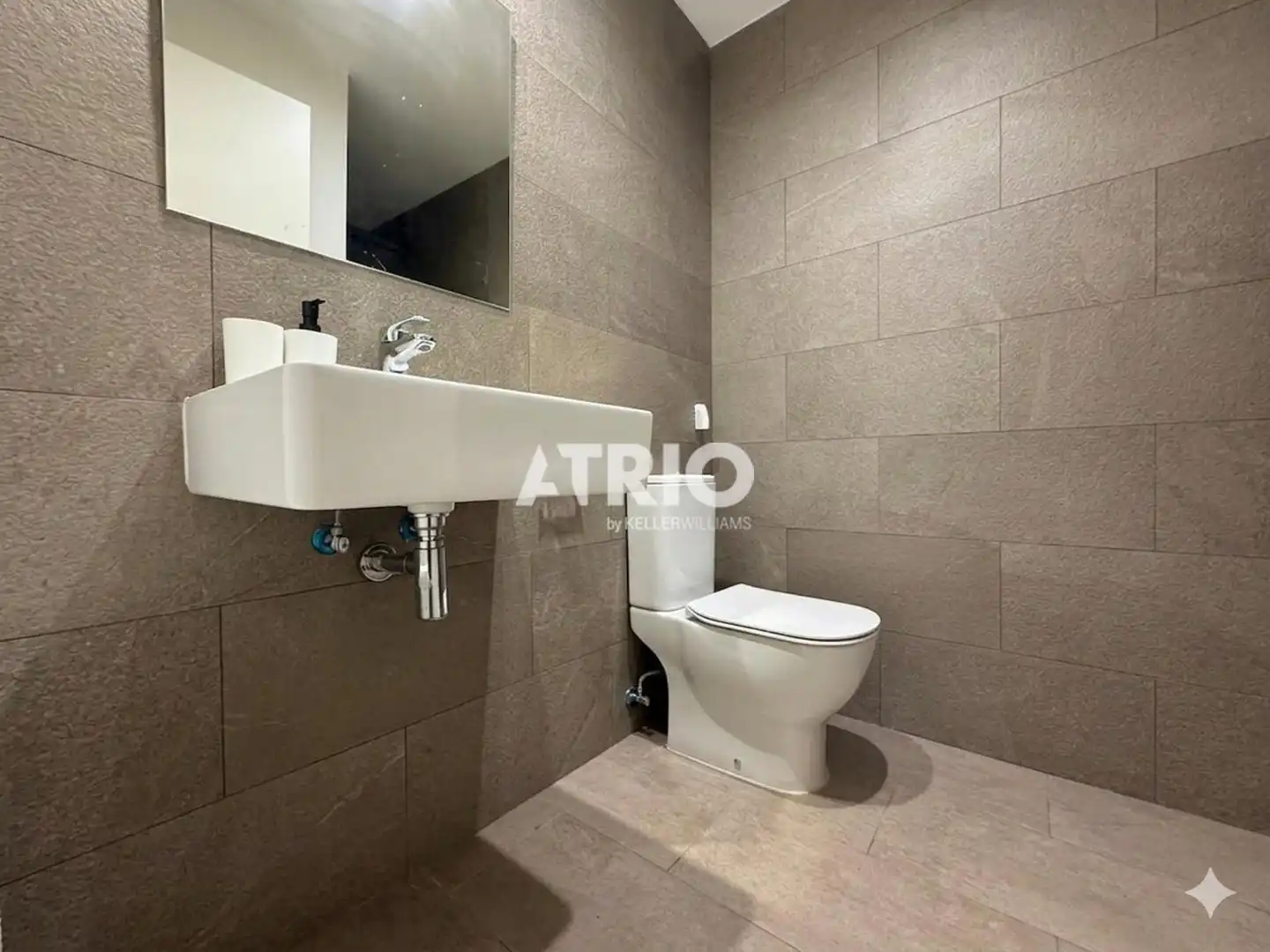 Baño de Piso en venta en  Palma de Mallorca con Aire acondicionado, Terraza y Piscina
