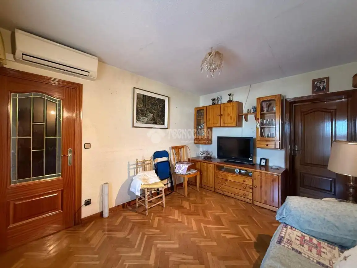 Sala d'estar de Pis en venda en Madrid