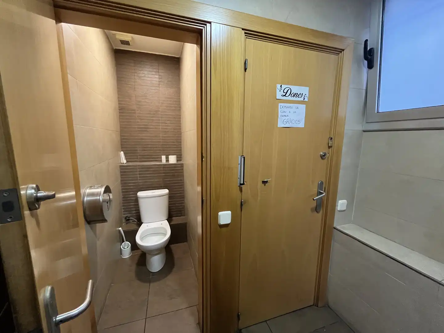 Badezimmer von Geschaftsraum zur Miete in Sant Vicenç de Castellet