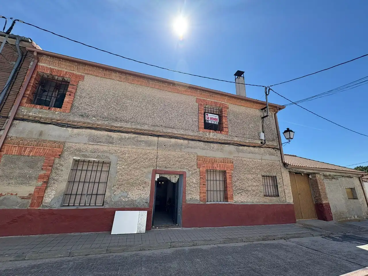 Vista exterior de Finca rústica en venda en Muñopedro amb Jardí privat, Traster i Moblat