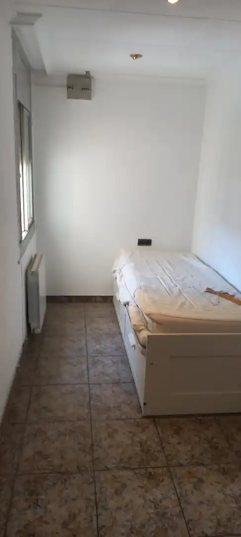 Dormitori de Pis en venda en Terrassa amb Calefacció, Forn i Alarma