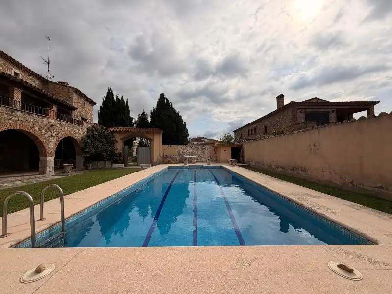 Casa con terraza en venta en Carrer de Figueres, imagen 6