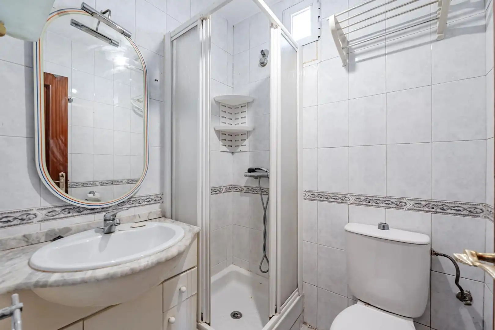 Bathroom of Apartments for sale in Madrid