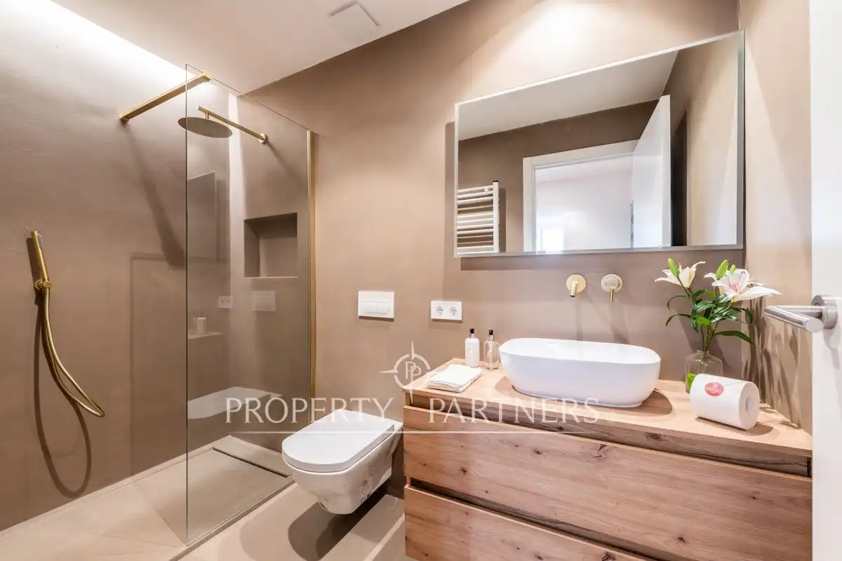 Badezimmer von Wohnungen zum Verkauf in Madrid mit Klimaanlage, Heizung und Möbliert