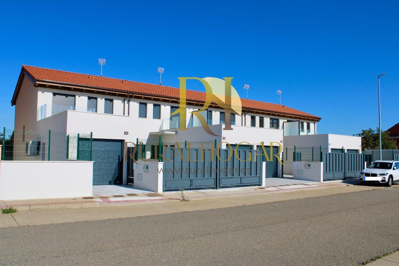 Casa adosada en venda a Calle Rengalengo, 17, Valverde de la Virgen
