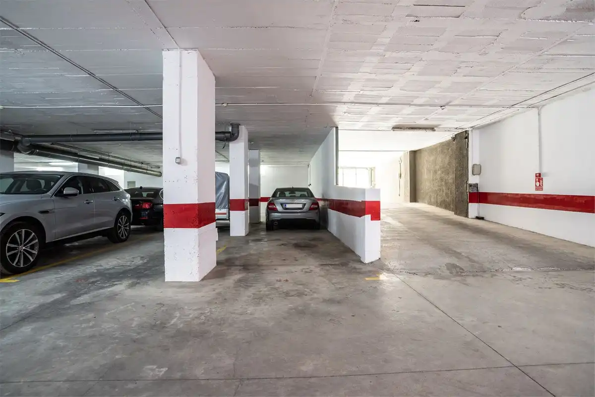 Parkplatz von Wohnungen zum Verkauf in Fuengirola mit Klimaanlage, Heizung und Terrasse