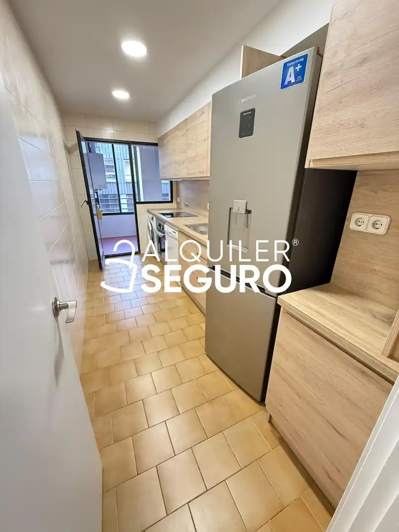 Cuina de Pis de lloguer en Madrid amb Aire condicionat, Calefacció i Terrassa