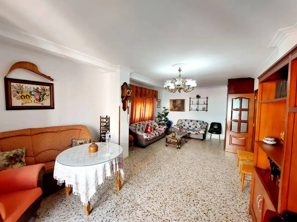 Flat with lift for sale in Avenida Juan Pereda Pila