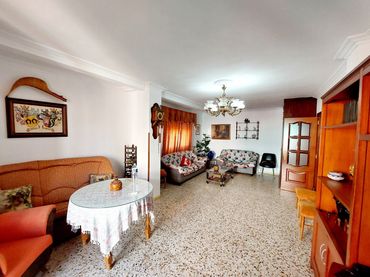 Piso con ascensor en venta en Avenida Juan Pereda Pila