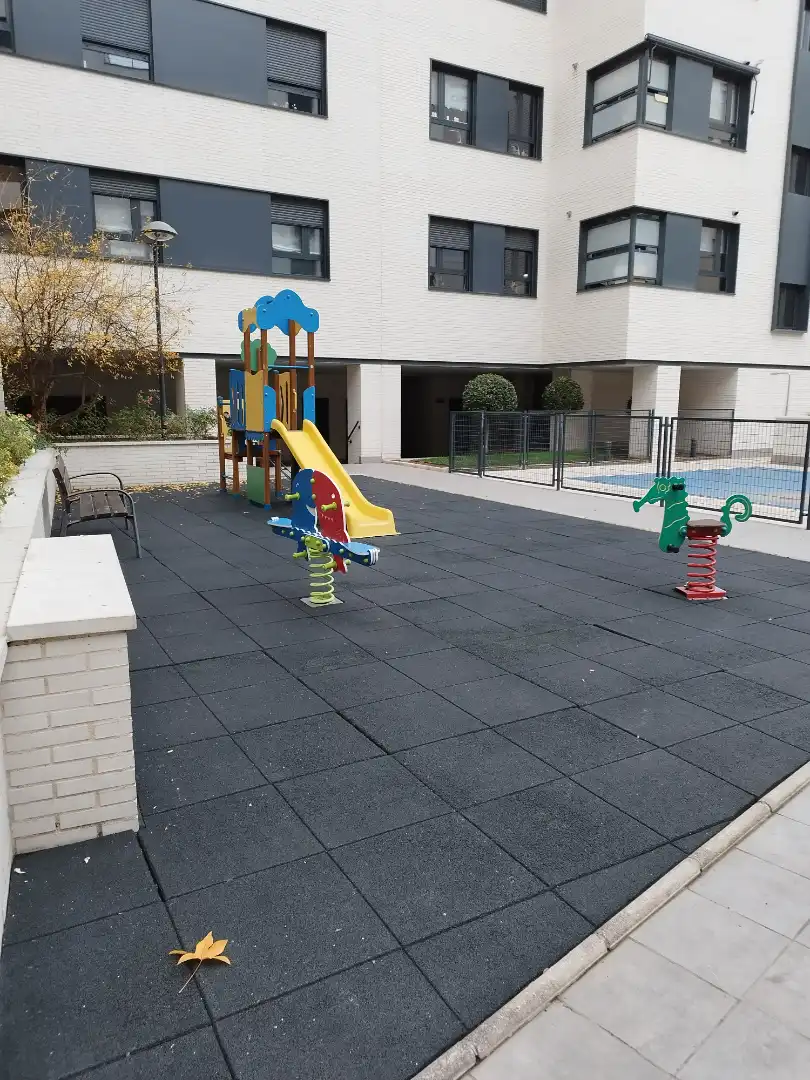 Aparcament de Casa o xalet de lloguer en Madrid amb Aire condicionat, Calefacció i Jardí privat