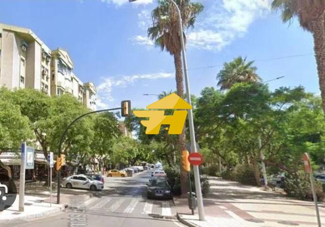 Local comercial en Alquiler en Calle Tomás Echeverría en Parque Ayala - Jardín de la Abadía - Huelín