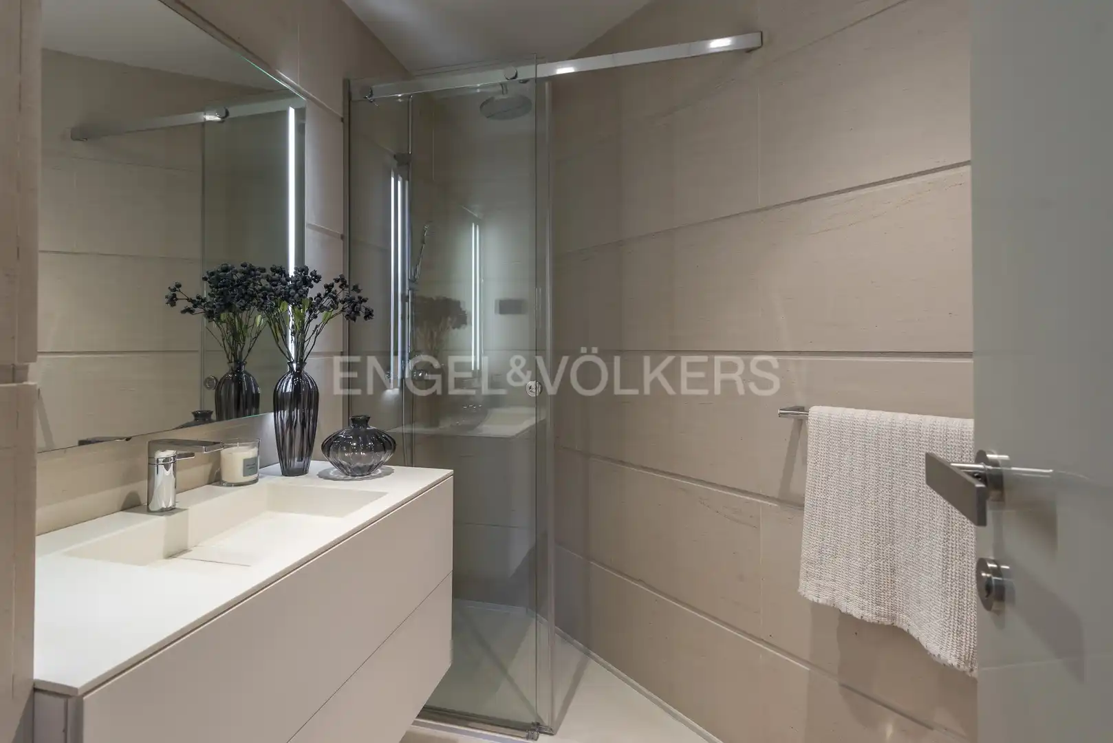 Bany de Apartament de lloguer en Madrid amb Aire condicionat, Calefacció i Terrassa