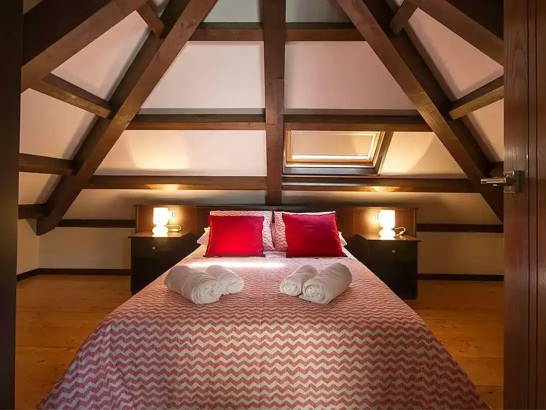 Schlafzimmer von Wohnung zur Miete in Carnota mit Möbliert und Balkon