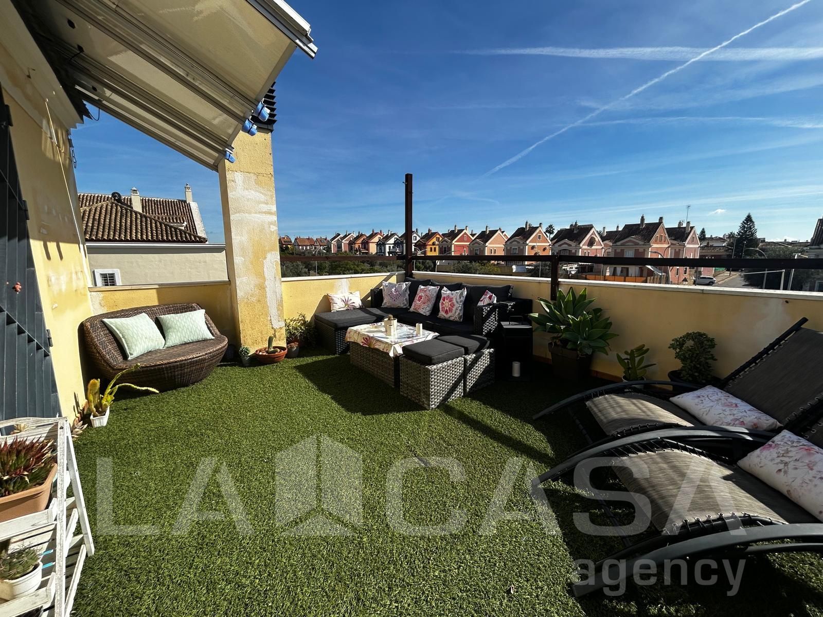 Terrassa de Casa adosada en venda en Montequinto amb Aire condicionat, Calefacció i Terrassa