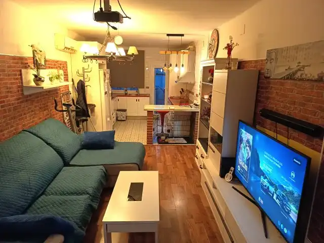 Sala de estar de Casa adosada en venta en Esparreguera con Aire acondicionado, Calefacción y Parquet