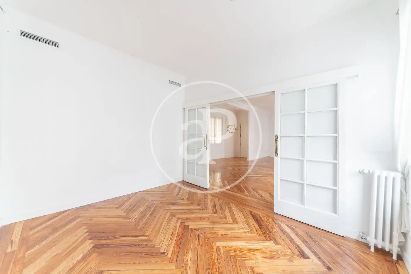 Flat for rent in Madrid  with Air Conditioner and Heating