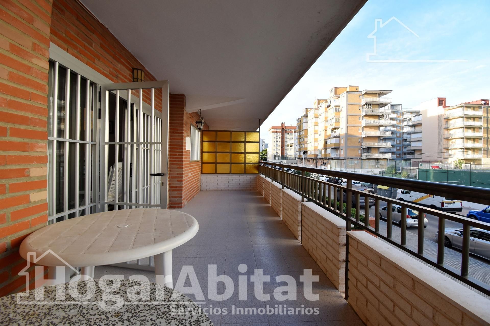 Vista exterior de Piso en venta en Gandia con Terraza