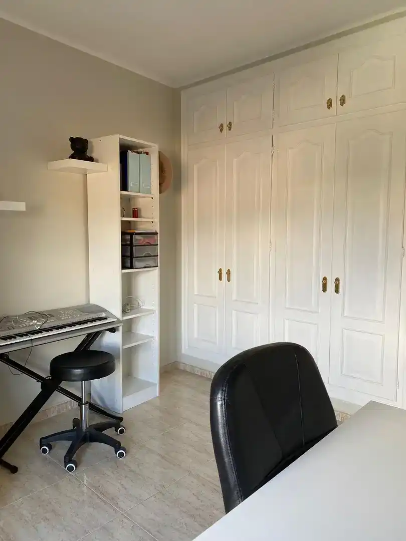 Schlafzimmer von Wohnung zum Verkauf in Girona Capital mit Balkon