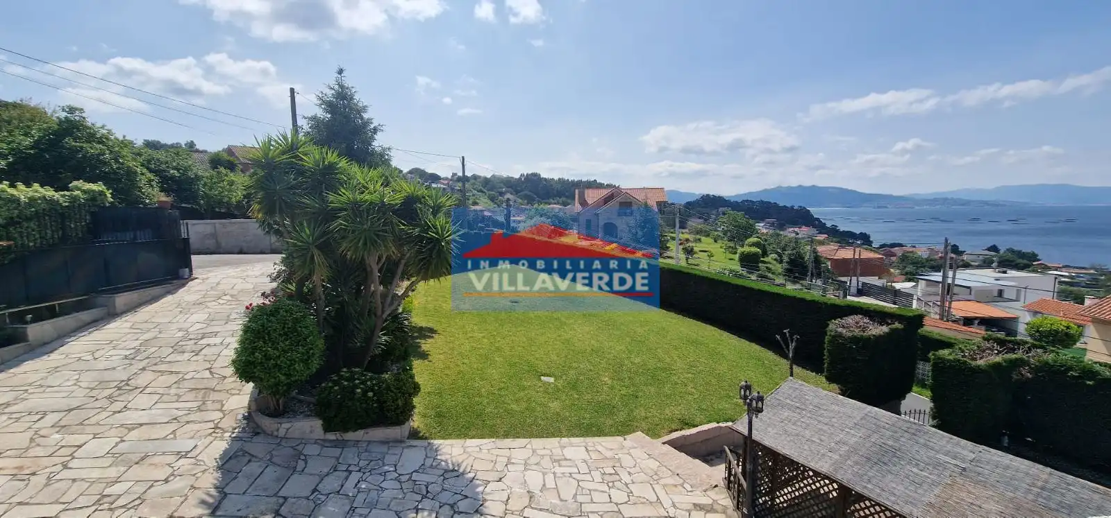 Jardí de Casa o xalet en venda en Cangas  amb Calefacció, Terrassa i Traster