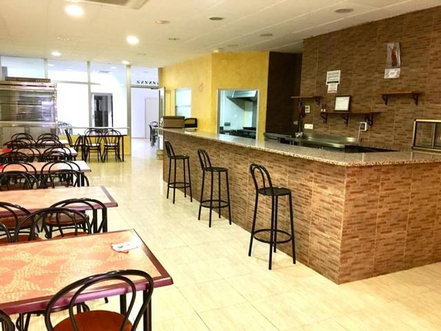Local comercial en Alquiler en Calle AUSIAS MARCH en Massamagrell