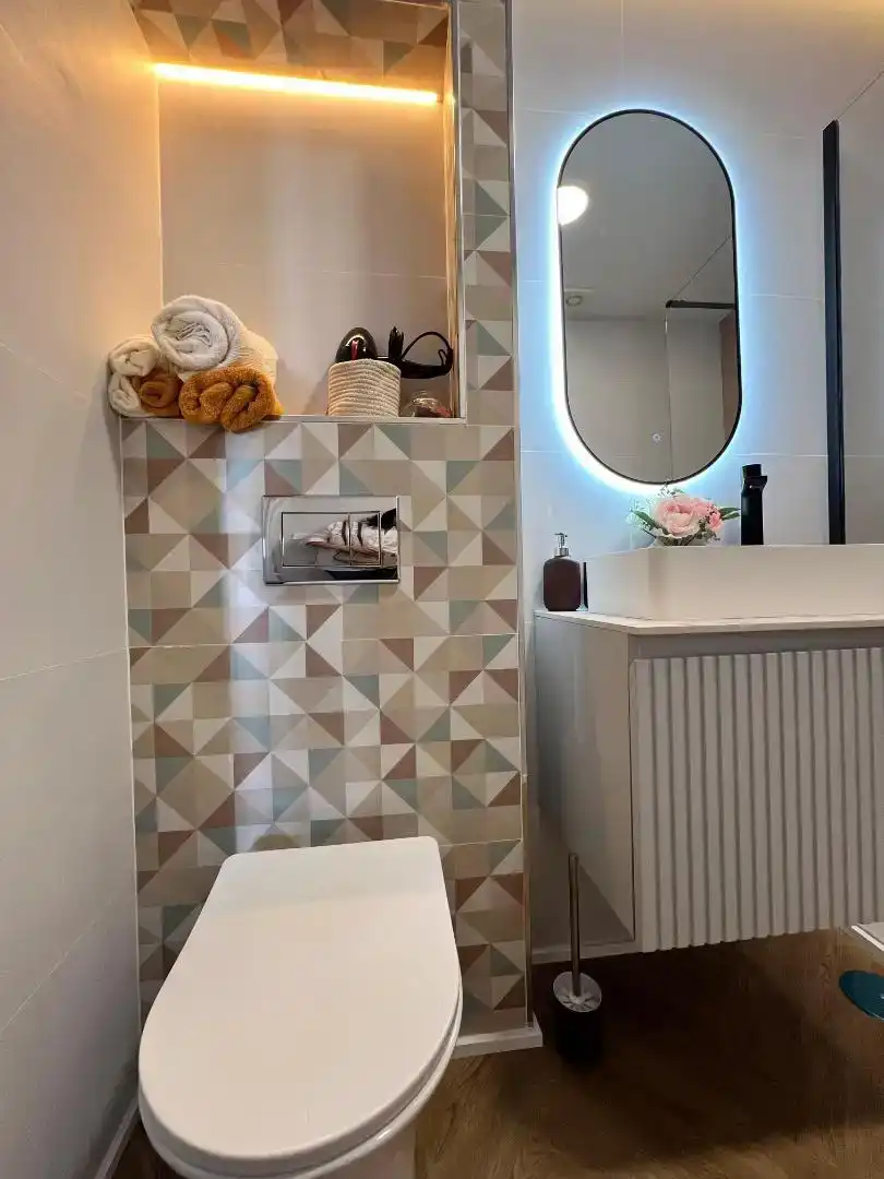 Badezimmer von Wohnungen zur Miete in Benalmádena mit Klimaanlage