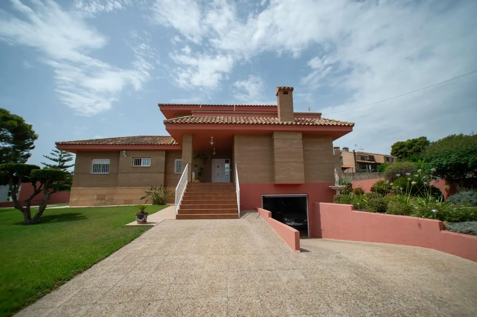 Vista exterior de Casa o xalet en venda en Chiva amb Aire condicionat, Calefacció i Terrassa
