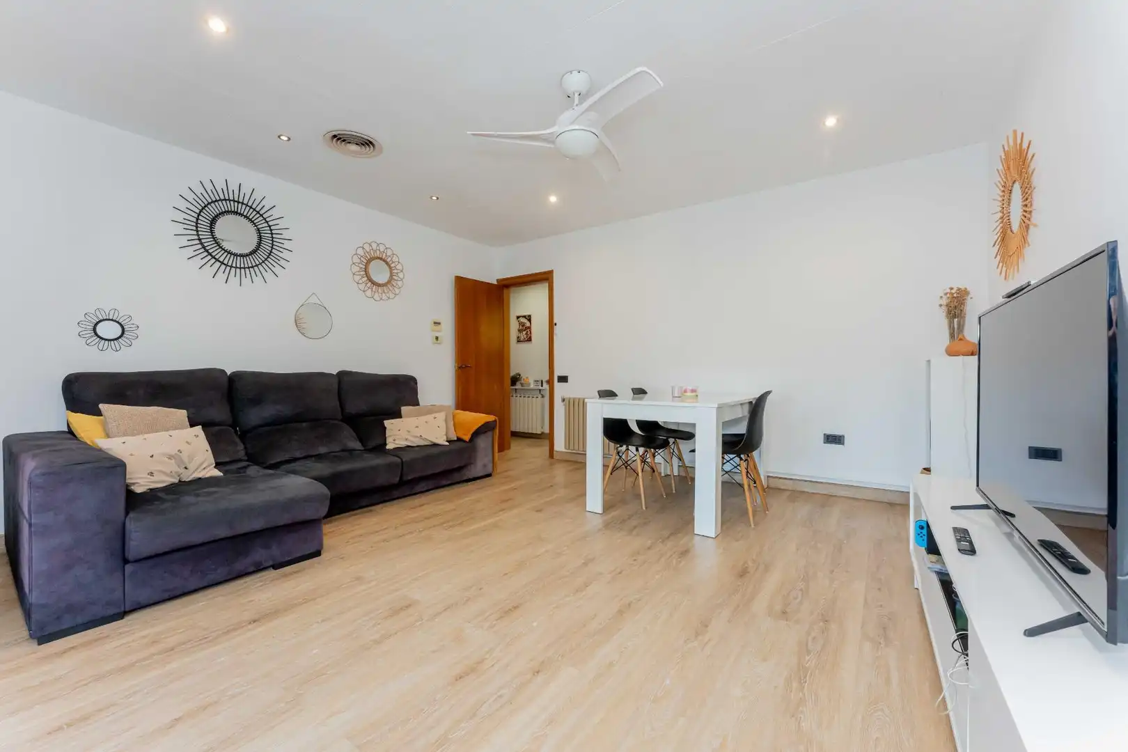 Living room of Flat for sale in Castelldefels  with Air Conditioner, Heating and Parquet flooring