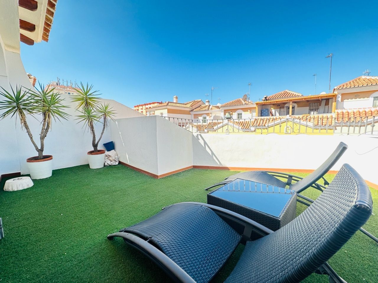 Terrassa de Casa adosada en venda en Torrox amb Aire condicionat i Piscina comunitària