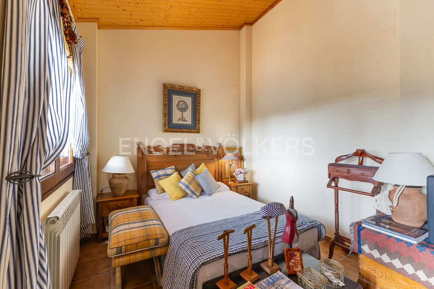 Habitación de Casa adosada en venta en Viver con Calefacción, Terraza y Amueblado