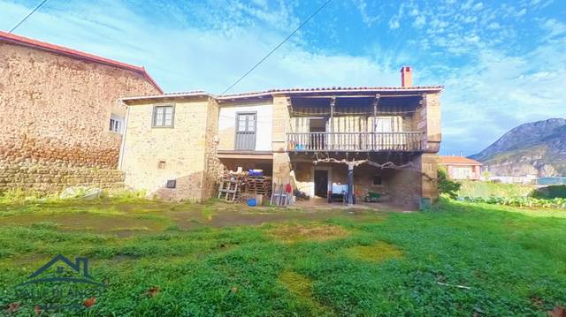 Casa-chalet en Venta en Los Corrales de Buelna