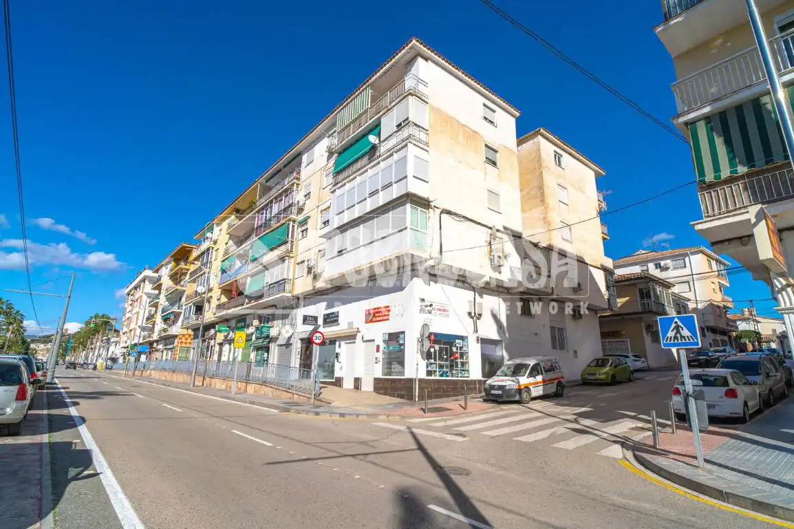 Vista exterior de Pis en venda en Vélez-Málaga amb Terrassa