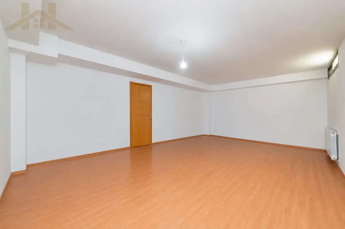 Einfamilien-Reihenhaus zum Verkauf in Valdemoro mit Klimaanlage, Privatgarten und Möbliert