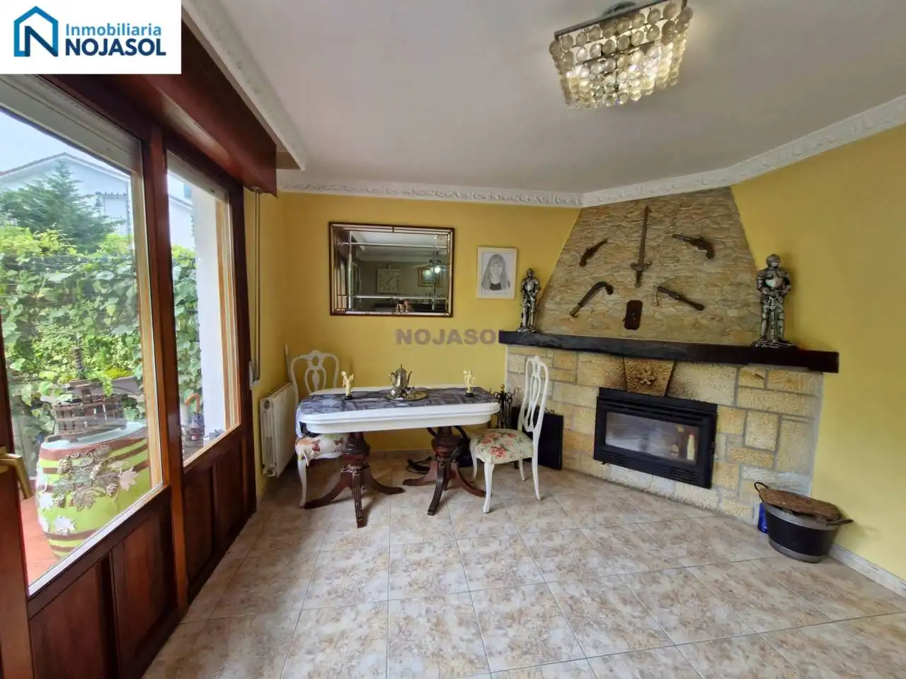 Sala d'estar de Casa adosada en venda en Meruelo amb Calefacció, Jardí privat i Terrassa