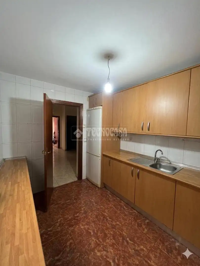 Kitchen of Flat for sale in Sevilla  with Terrace and Balcony