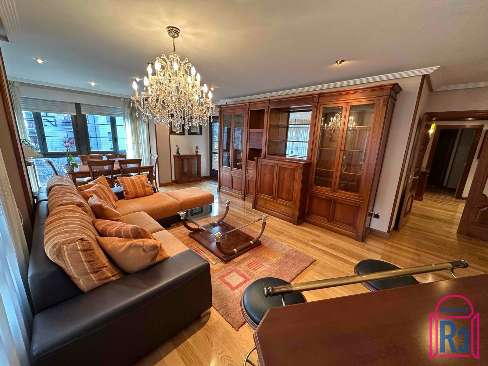 Sala d'estar de Pis en venda en León Capital  amb Calefacció, Terrassa i Traster