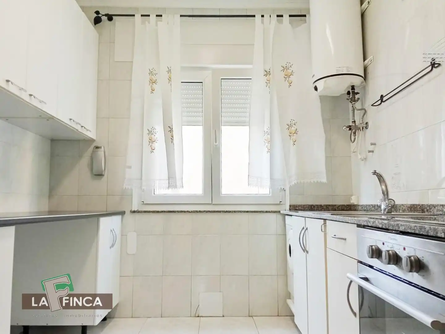 Cuina de Pis en venda en Gijón  amb Calefacció, Traster i Moblat