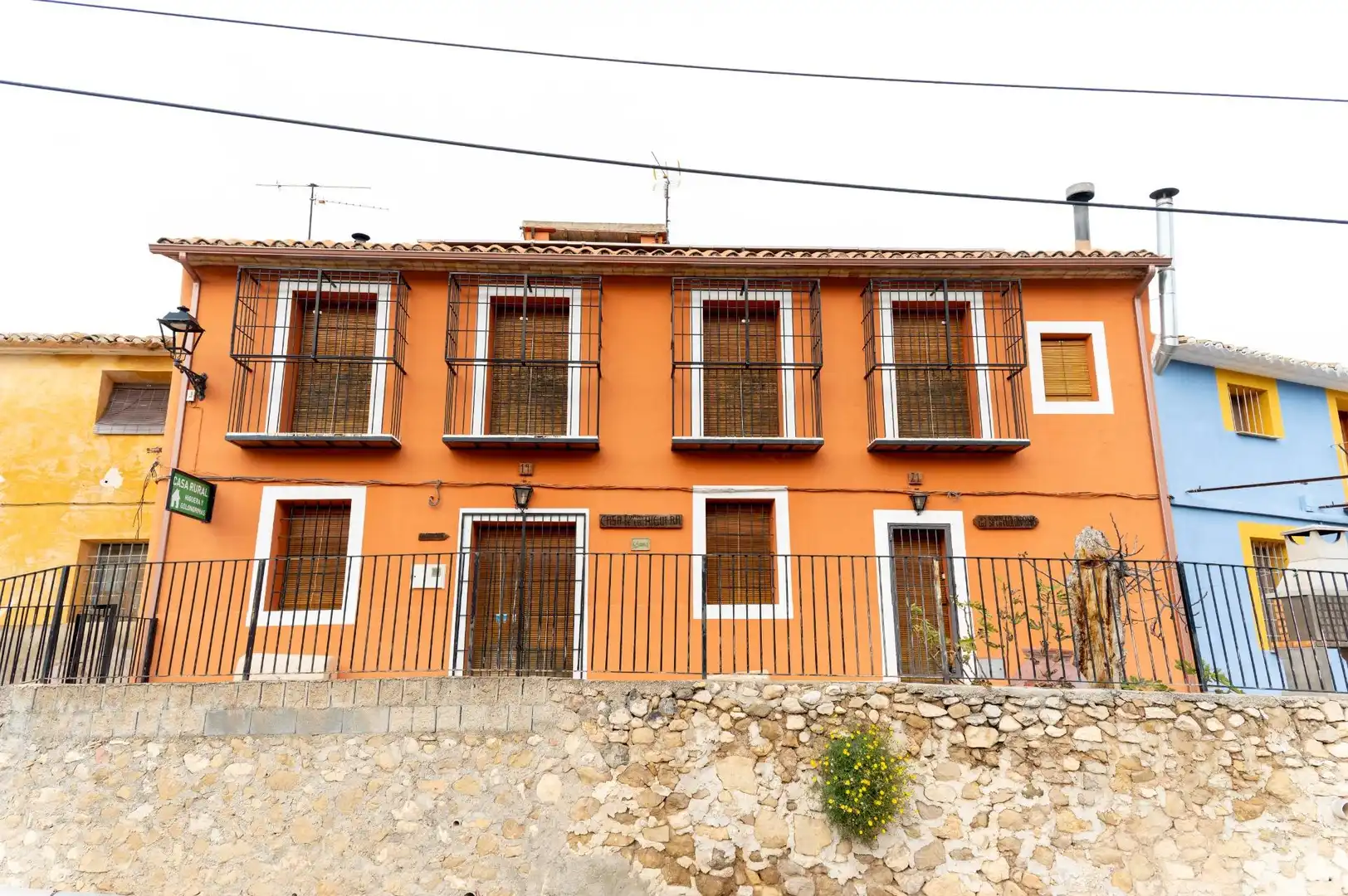 Vista exterior de Casa o xalet en venda en Blanca amb Terrassa, Piscina i Moblat