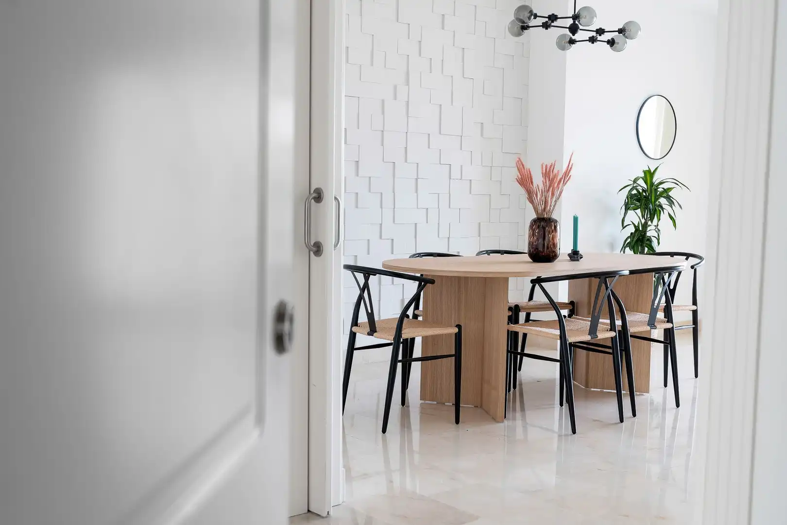 Comedor de Planta baja en venta en Marbella con Aire acondicionado, Calefacción y Jardín privado