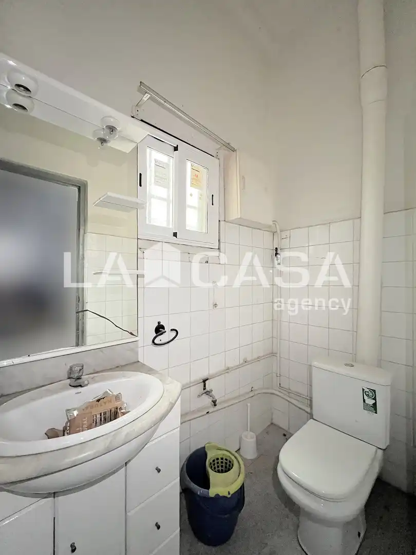 Badezimmer von Geschaftsraum zum Verkauf in Badalona