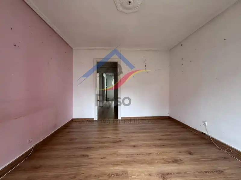 Sala d'estar de Pis en venda en Santander amb Calefacció, Forn i Internet