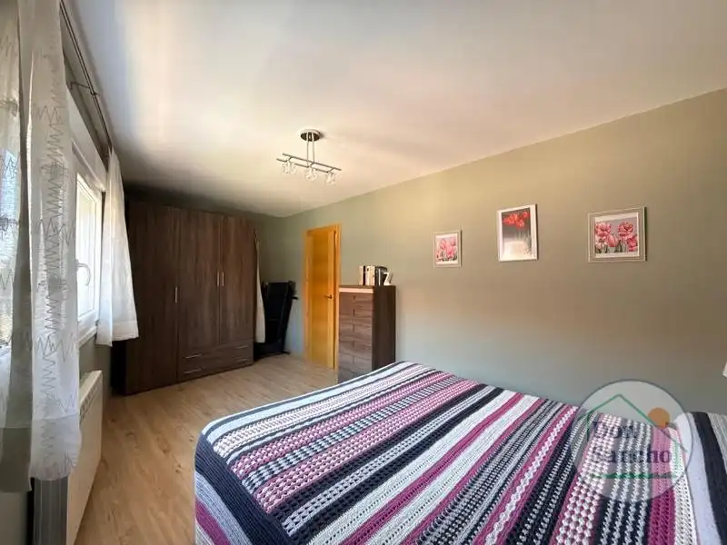 Habitación de Casa adosada en venta en Santovenia de Pisuerga con Calefacción y Terraza